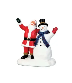 Babbo Natale e Pupazzo di neve abbracciati - Christmas Greetings - Lemax 62437 - Il patio store